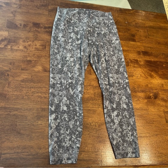 Lululemon Align High-Rise Pant 25" Hideaway
Camo Lunar Rock Multi size 10 - Picture 1 of 7
